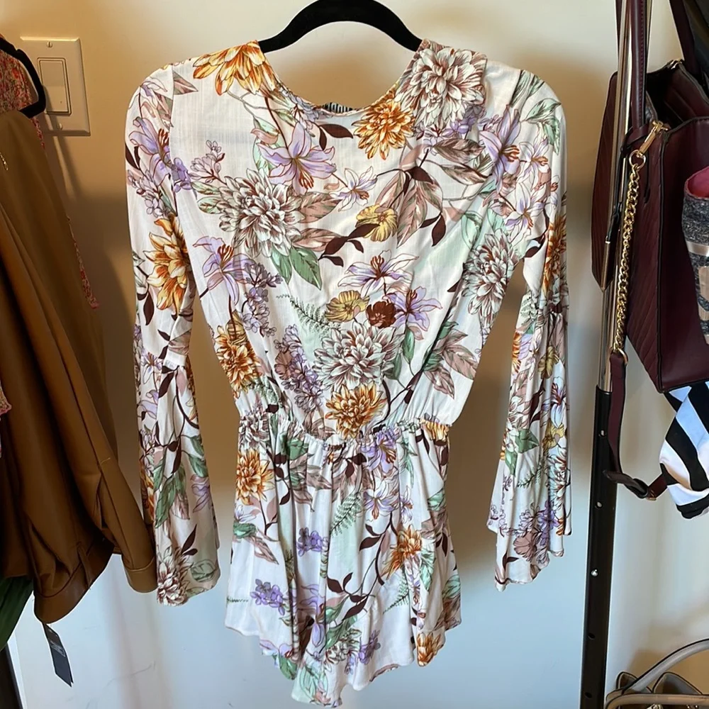 Beautiful shorts romper perfect for brunch - Picture 2 of 3